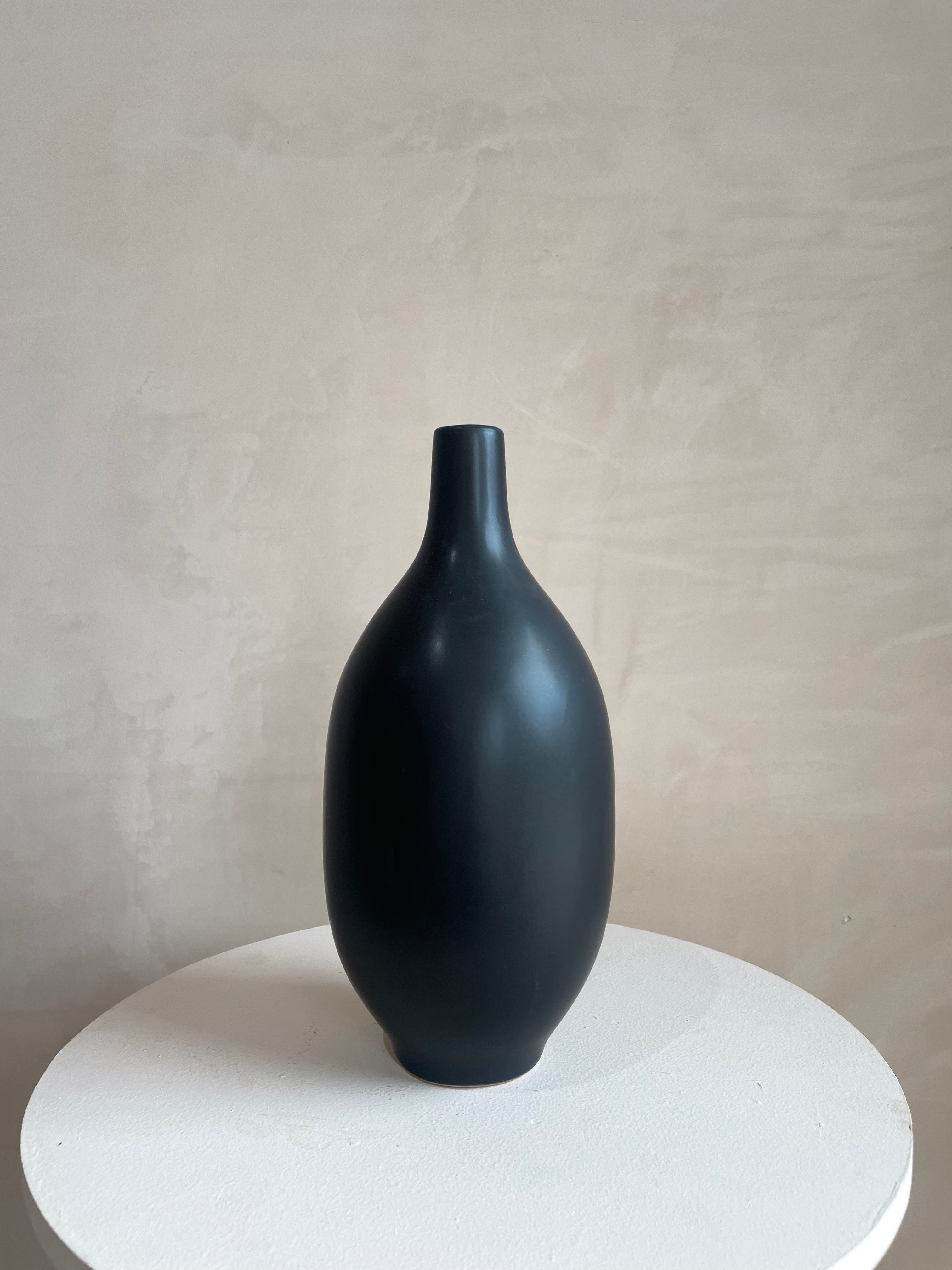Cali Vase, Black